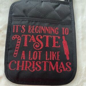 Black and Red Christmas Pot Holder